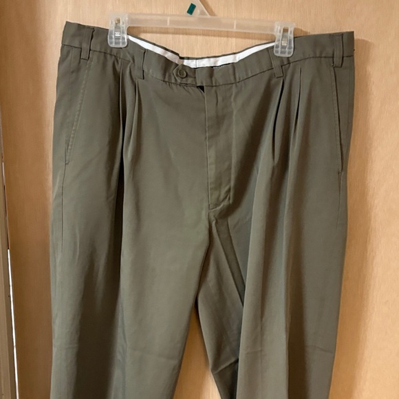 Kirkland Signature Men's Khaki Chinos - Picture 1 of 4